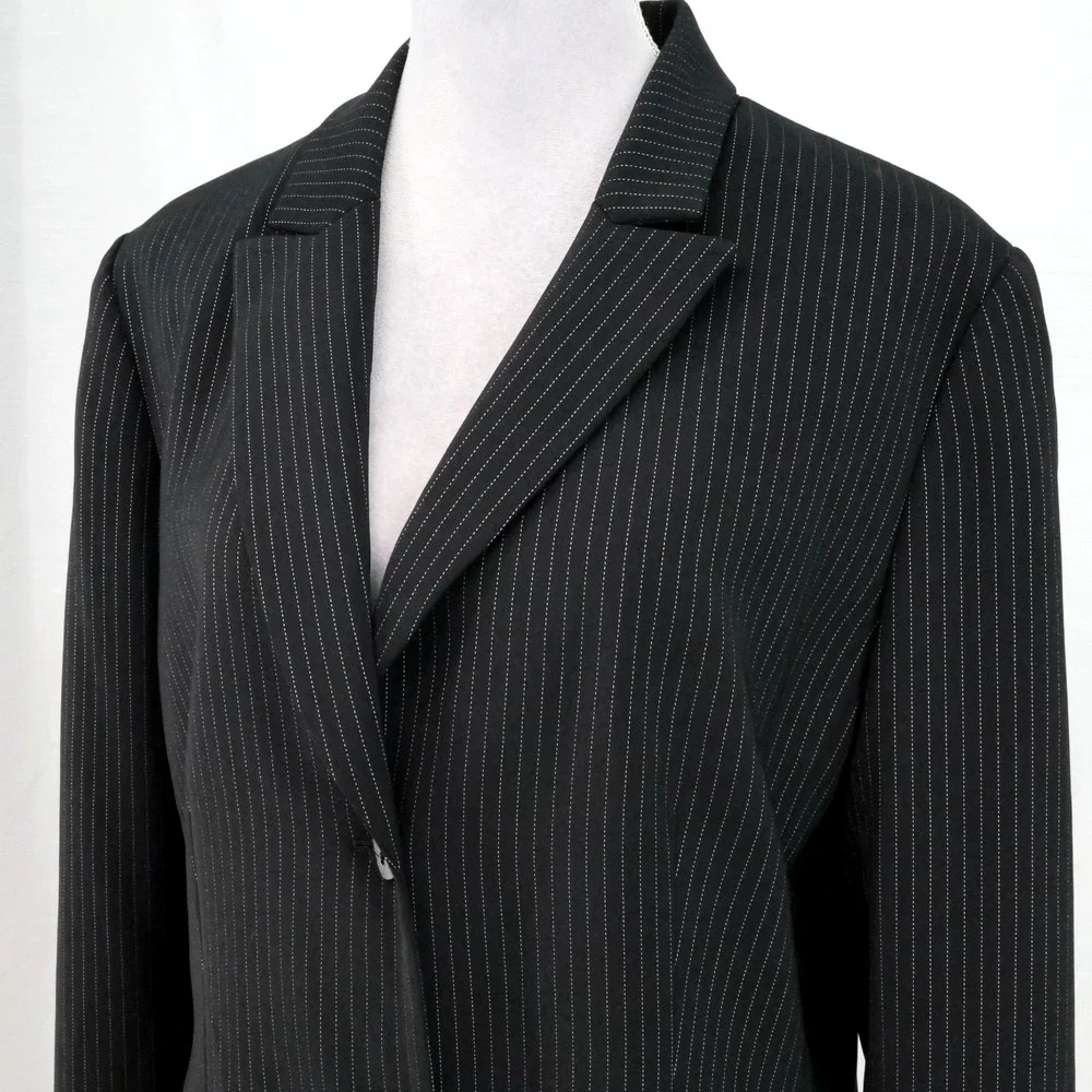 Tahari Skirt Suit Womens 16 Black Pinstripe Lined Buttons Pockets Career - Picture 8 of 16